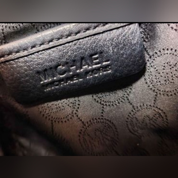 Genuine Michael Kors purse as shown - Picture 5 of 7